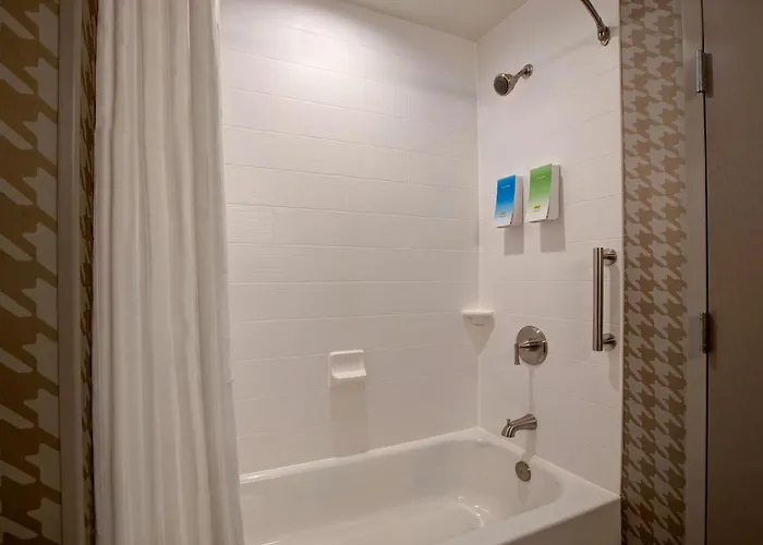 Hotel Home2 By Hilton Rockford Loves Park