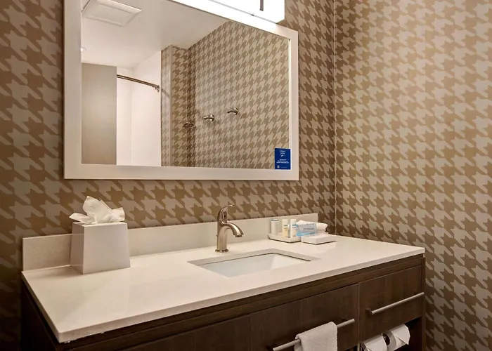 Hotel Home2 By Hilton Rockford 3*